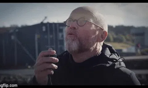 Clip: Thả ô tô từ độ cao 30m để thử độ an toàn