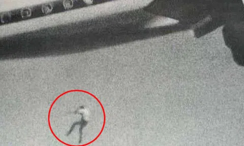 Bóng người nhỏ bé đột nhiên rơi khỏi máy bay chỉ ít giây sau khi cất cánh, tạo ra bi kịch kỳ lạ trong lịch sử hàng không thế giới