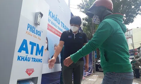 Chủ nhân máy ATM gạo, khẩu trang được giải thưởng của TP.HCM vinh danh