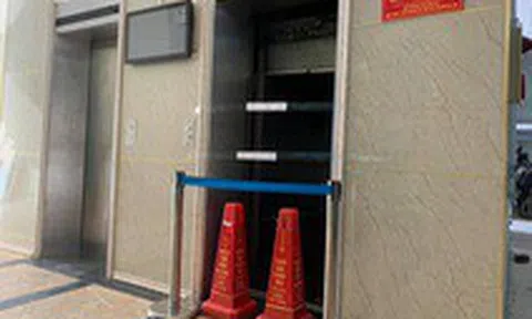 Thang máy rơi tự do từ tầng 5 chung cư ở Hà Nội, 2 người nhập viện