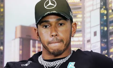 Tay đua F1 Lewis Hamilton dương tính với virus corona