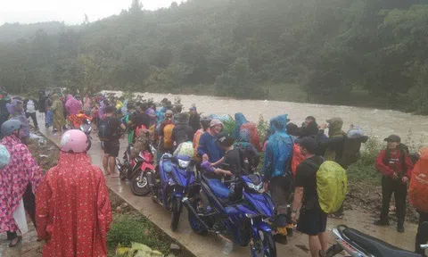 Đưa đoàn du khách mất liên lạc trên núi Tà Giang trở về an toàn