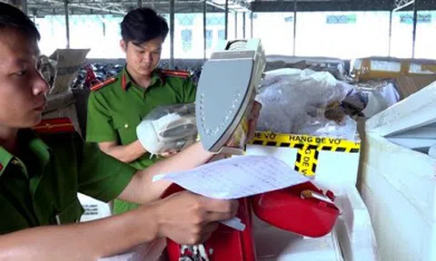An Giang: Bắt xe tải vận chuyển số lượng lớn hàng nhập lậu