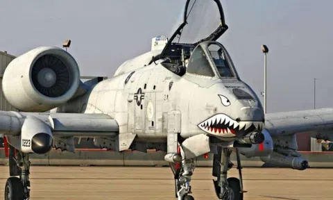 Clip: Sức mạnh siêu cường kích A-10 Thunderbol của Mỹ