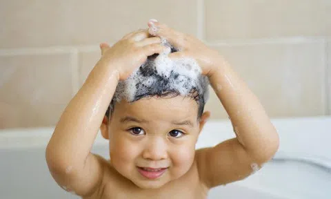 Trẻ nhỏ có cần thiết phải tắm mỗi ngày?