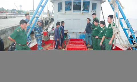 Sóc Trăng: Điều tra vụ vận chuyển 30.000 lít dầu không rõ nguồn gốc