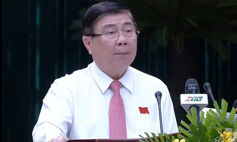 Vỉa hè bị lấn chiếm, Chủ tịch UBND TP.HCM trả lời chất vấn ra sao?