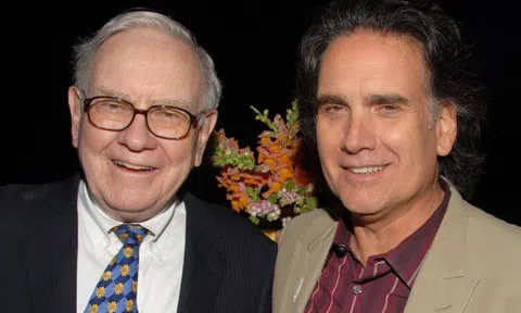 Con trai tỷ phú Warren Buffett "không hối hận" khi tiêu hết tiền thừa kế