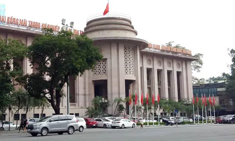 Hàng loạt ngân hàng giảm lãi suất, chuyên gia khẳng định gửi tiết kiệm vẫn hiệu quả