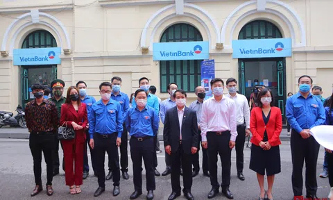 Chi Pu làm đại sứ của Quỹ 100 trạm rửa tay dã chiến phòng chống dịch Covid - 19