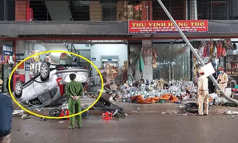 Nữ tài xế lái ô tô tông liên hoàn nhiều người trong chợ rồi lật ngửa ở Hà Nam