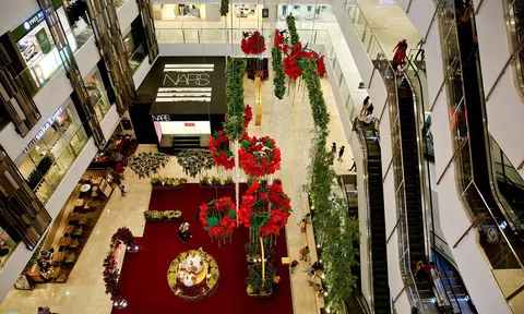 Thị trường bán lẻ ở TP.HCM và Hà Nội điêu đứng vì Covid-19