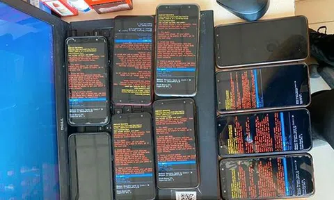 Người dùng than trời vì điện thoại Samsung bất ngờ bị lỗi đồng loạt