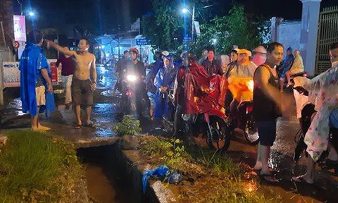 Mưa lớn khiến một cô gái lọt xuống cống thoát nước và bị cuốn mất tích
