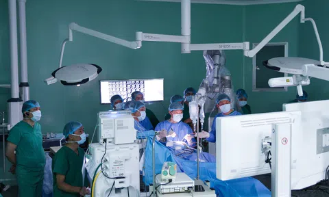 Robot mổ tuyệt vời nhưng Bệnh viện Nhân dân 115 phải trả lại 'nơi sản xuất', tại sao?