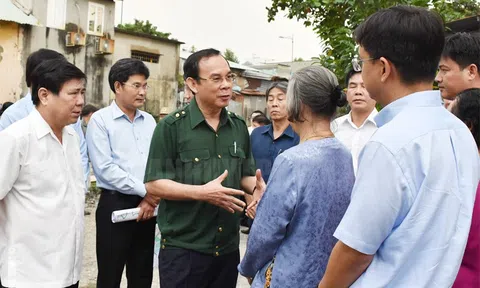 Bí thư Thành ủy Nguyễn Văn Nên đi khảo sát dự án chống ngập